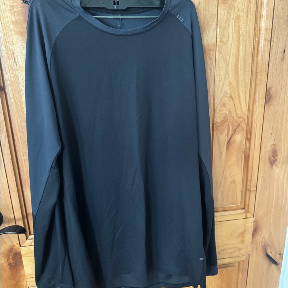 Lululemon Men’s Long Sleeve Black Grey Stretchy Shirt